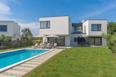 Image de Maison de vacances privée avec piscine privée, Wifi, bain à remous, climatisation, Tv, patio