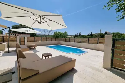Maison de vacances avec climatisation et piscine