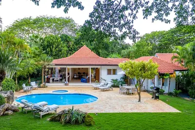 Image de Perfect Caribbean get away, Piscine avec barbecue, Wifi gratuit, Jacuzzi, Gazebo