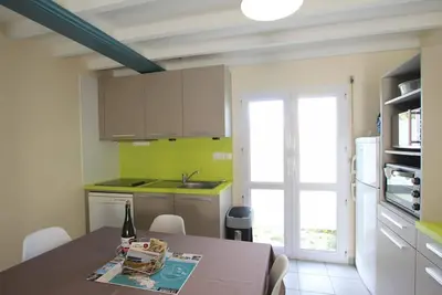 Image de Charmant gîte près de la plage, idéal pour surf et randonnée, avec jardin privé et parking