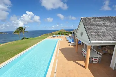 Villa Oui - Longue piscine chauffée, centre de remise en forme, court de tennis, Wifi gratuit, accès privé à la plage