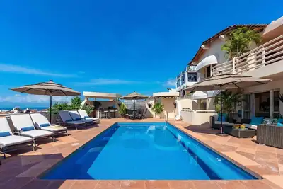 Image de Villa historique dans le coeur de la ville, à pied de la plage, le personnel incl. Chef, piscine chauffée, Ac, Wifi gratuit