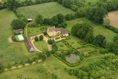 Image de Maison indépendante au calme, piscine, pêche, 8 personnes