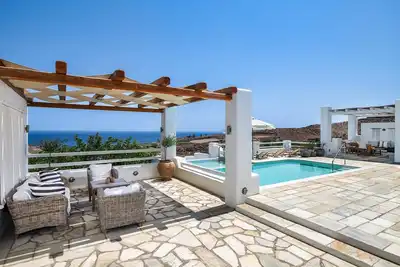 Image de Villa Tramountana, Santorin, avec 3 chambres à coucher, près de la mer, 6 lits.