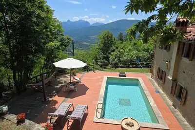 Image de Romantic Tuscany villa with private pool in stunning location, complete privacy.