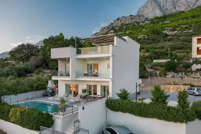 Image de ctma246- Nouvelle maison moderne avec piscine chauffée, pour 6 + 2 personnes, idéal pour des vacances en famille
