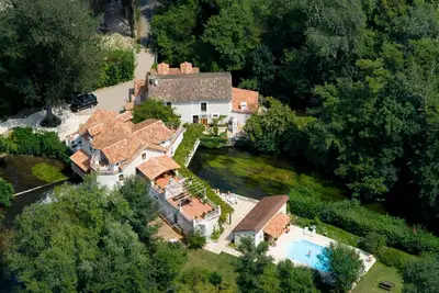 Image de Appartements De Luxe Dans La VALLÉE De La Dordogne Sur Les Banques De La RIVIÈRE Dronne Le