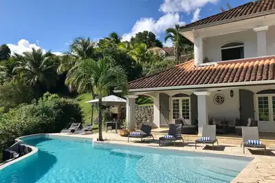 Image de Villa standing, 4 chambres, piscine à débordement chauffée à 30, vue mer et golf