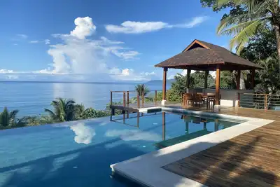 Image de Tango Mar Beach House avec piscine à débordement!