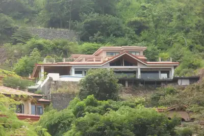 Image de Maison de luxe avec piscine et vue spectaculaire sur l'océan