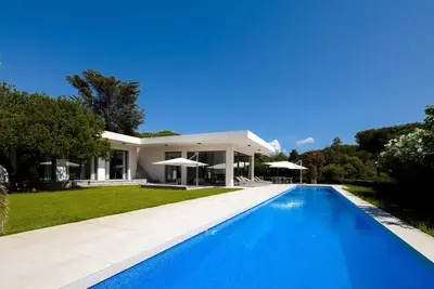 Image de Villa californienne sur la Rive Sud d'Ajaccio, 6 chambres, piscine, plage à pied