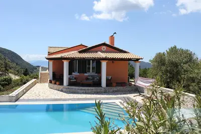 Sunrise House. Lefkada Villa - vue exceptionnelle sur la mer - Piscine - air conditionné