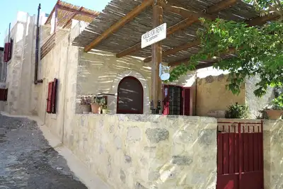 Image de Maison en pierre traditionnelle magnifiquement rénovée à Vori, Crète sud, Grèce.