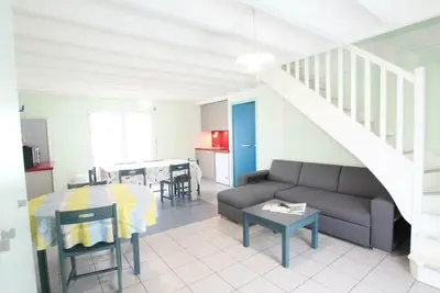 Image de Maison de vacances près de la plage avec jardin, aire de jeux et équipements pour toute la famille