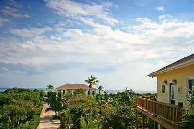 Image de Maison à couper le souffle de 9 chambres en bord de mer