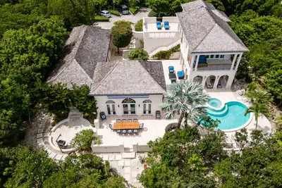 Image de Villa moderne de luxe \/ en bord de mer \/ tuba et kayak juste à côté de votre plage