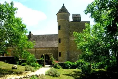 Image de Votre propre petit château près de Sarlat, piscine privée et tour à créneaux!