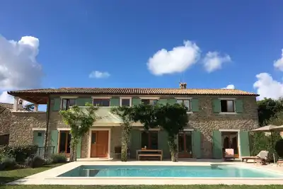Image de Ancienne ferme en pierre restaurée avec piscine privée - Idéal pour les familles
