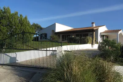Image de Villa avec piscine privée sans vis à vis et vue sur parc naturel