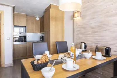 Image de Wifi, 250m du centre station, piscine, sauna, balcon, parking, télévision, casier à ski, 45m²
