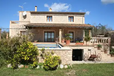 Image de Finca moderne dans un bel endroit dans la nature, piscine et vue sur la mer