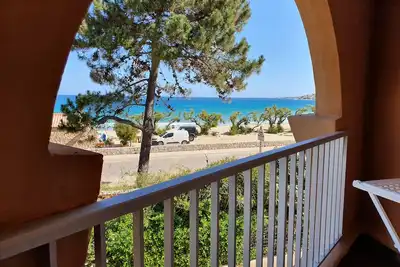 Image de Beau Studio avec Terrasse face à la Plage, Algajola, Village Corse, Bord de Mer