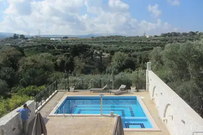 Image de Villa avec piscine et une vue magnifique, calme à l'orée du village Asteri
