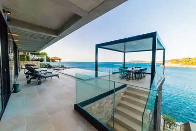 Image de Promotion | Vraie Villa De Luxe | Etat de l'Art | LuxuryServices | Concierge24 / 7