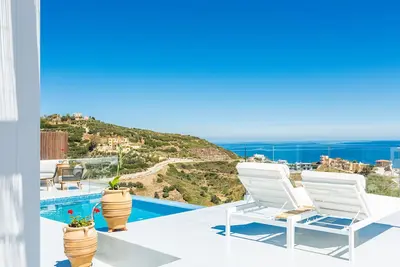 Image de Vue mer panoramique, très proche de la plage et des commodités, totalement privé!