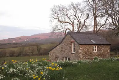 Image de Vue imprenable sur la mer et la montagne près de Cwm yr Eglws. Parfait pour une pause hivernale