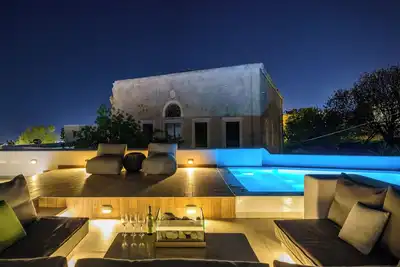 Image de Secret Spot Villa de luxe | Piscine privée | Jacuzzi | Nouvelle marque | Fira Town