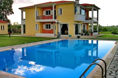 Image de Villa Giannopoulos - Villa de luxe avec piscine, jardin et barbecue