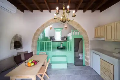 Image de Loft traditionnel à 5 minutes de la plage de Gennadi