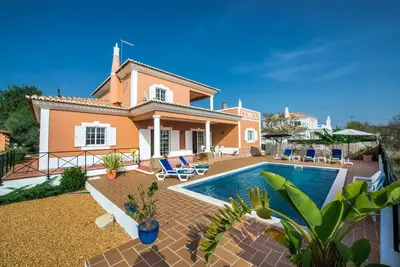 Laura - Villa with private pool and nice views to the sea