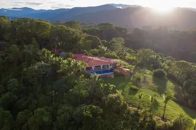 Image de Retraite exclusive de 4 chambres dans la forêt tropicale, vue sur l'océan \/ la montagne