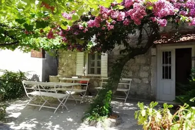 La vieille maison de vigne - magnifiquement préservée 3 étages Stone House