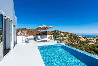 Image de Vue imprenable sur la mer, propriété privée, très proche des plages et des commerces!