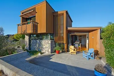 Estuary Grove, stunning architectural house