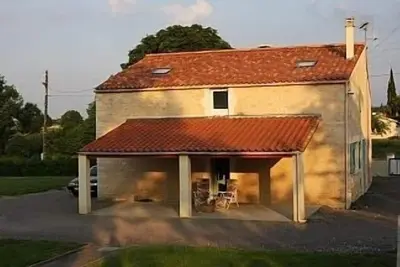 Ferme transformée avec goût en maison de 4 chambres dans belle région de France ensoleillée