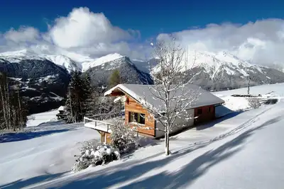 Image de Luxueux Chalet rénové (250m2, 4*, sauna) pied des pistes La Plagne, superbe vue.