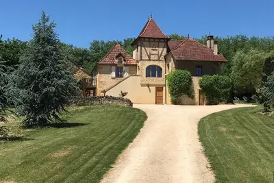 Image de Ferme périgourdine. Dordogne \/ Lot. Piscine privée, grange de jeux, vues magnifiques