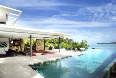 Quatre chambres de luxe avec piscine privée et vue imprenable sur la mer