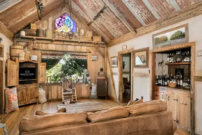 Image de Livrée de charme absolument stable, cabine 2/1, près de la ville, bain à remous!