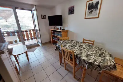 Image de 2p spacieux avec balcon, proche des pistes, animaux acceptés