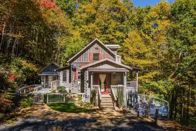 Image de Beauitfull cabine avec vue sur la montagne! 15 minutes du centre-ville de Bryson City