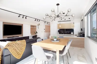 Image de Penthouse Designer Apartment près de la ville
