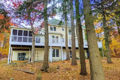 Le «chalet jaune» - Un chalet moderne et rustique de Muskoka sur un rivage de 300 pieds