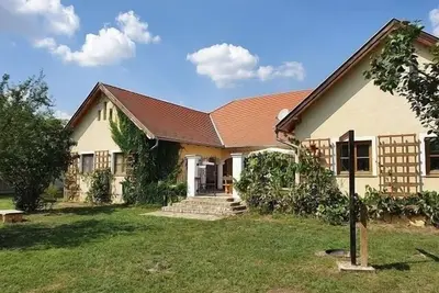 Image de Maison pour 6 personnes avec 300m² à Lócs (120089)