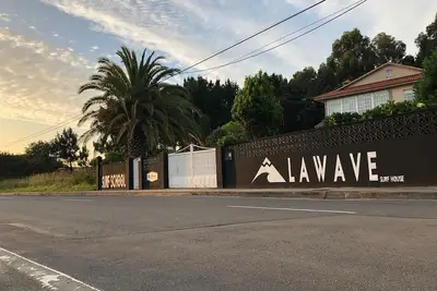 Image de SurfHouse confortable et magnifique dans lequel vous pourrez profiter de votre surf.