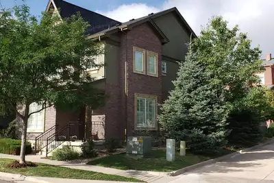 Image de Immense, entièrement meublé surdimensionné maison de Brownstone à Highlands Ranch